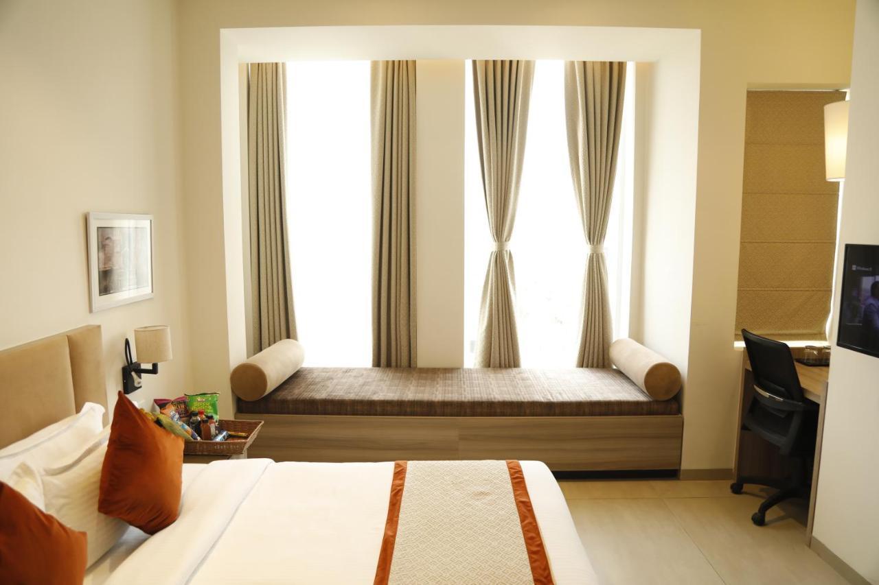 ורנאסי Hotel The Royal Vista מראה חיצוני תמונה