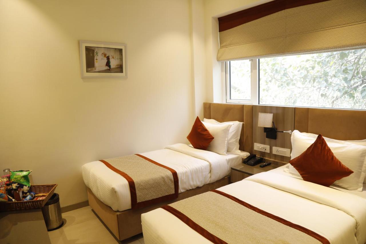 ורנאסי Hotel The Royal Vista מראה חיצוני תמונה
