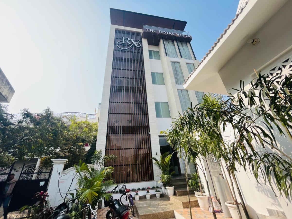 ורנאסי Hotel The Royal Vista מראה חיצוני תמונה