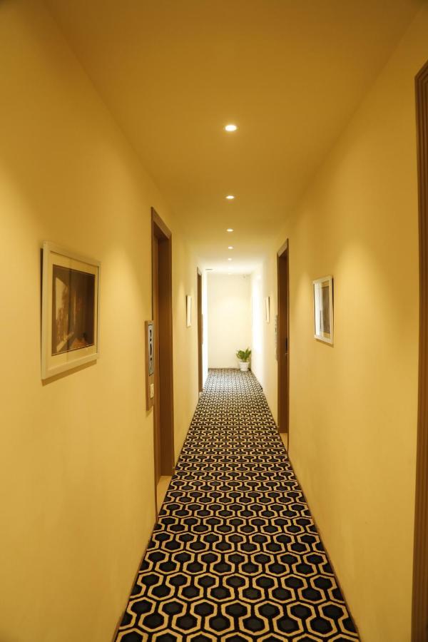 ורנאסי Hotel The Royal Vista מראה חיצוני תמונה
