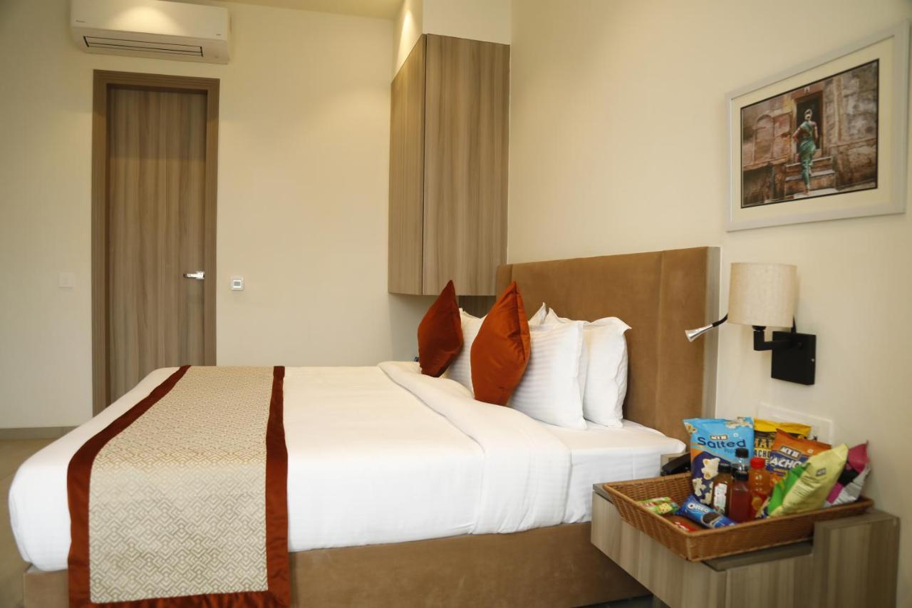 ורנאסי Hotel The Royal Vista מראה חיצוני תמונה