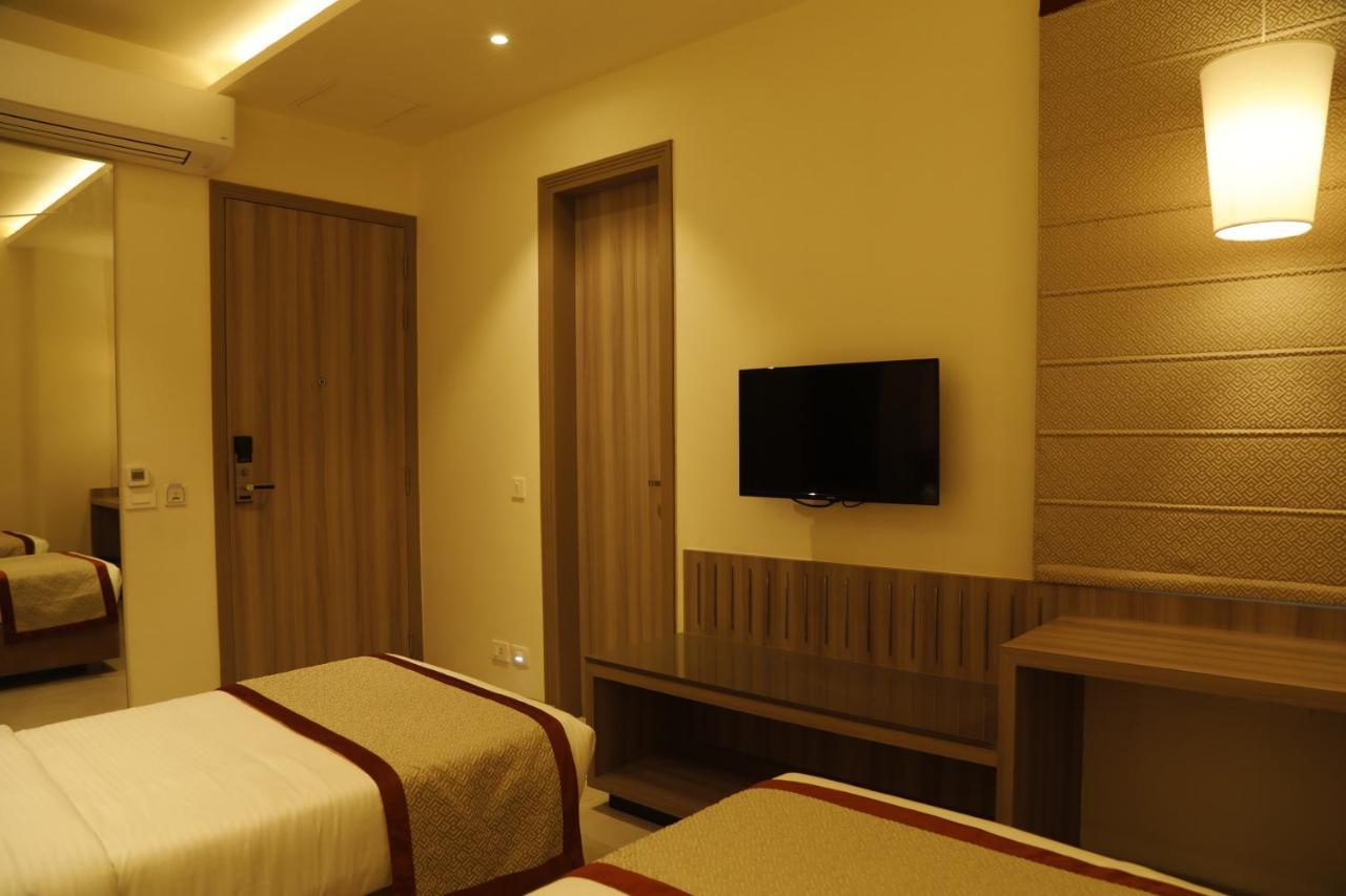 ורנאסי Hotel The Royal Vista מראה חיצוני תמונה