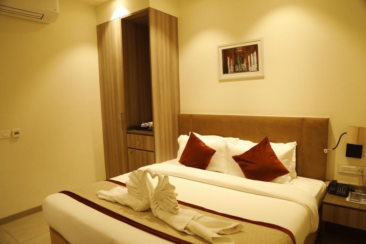 ורנאסי Hotel The Royal Vista מראה חיצוני תמונה