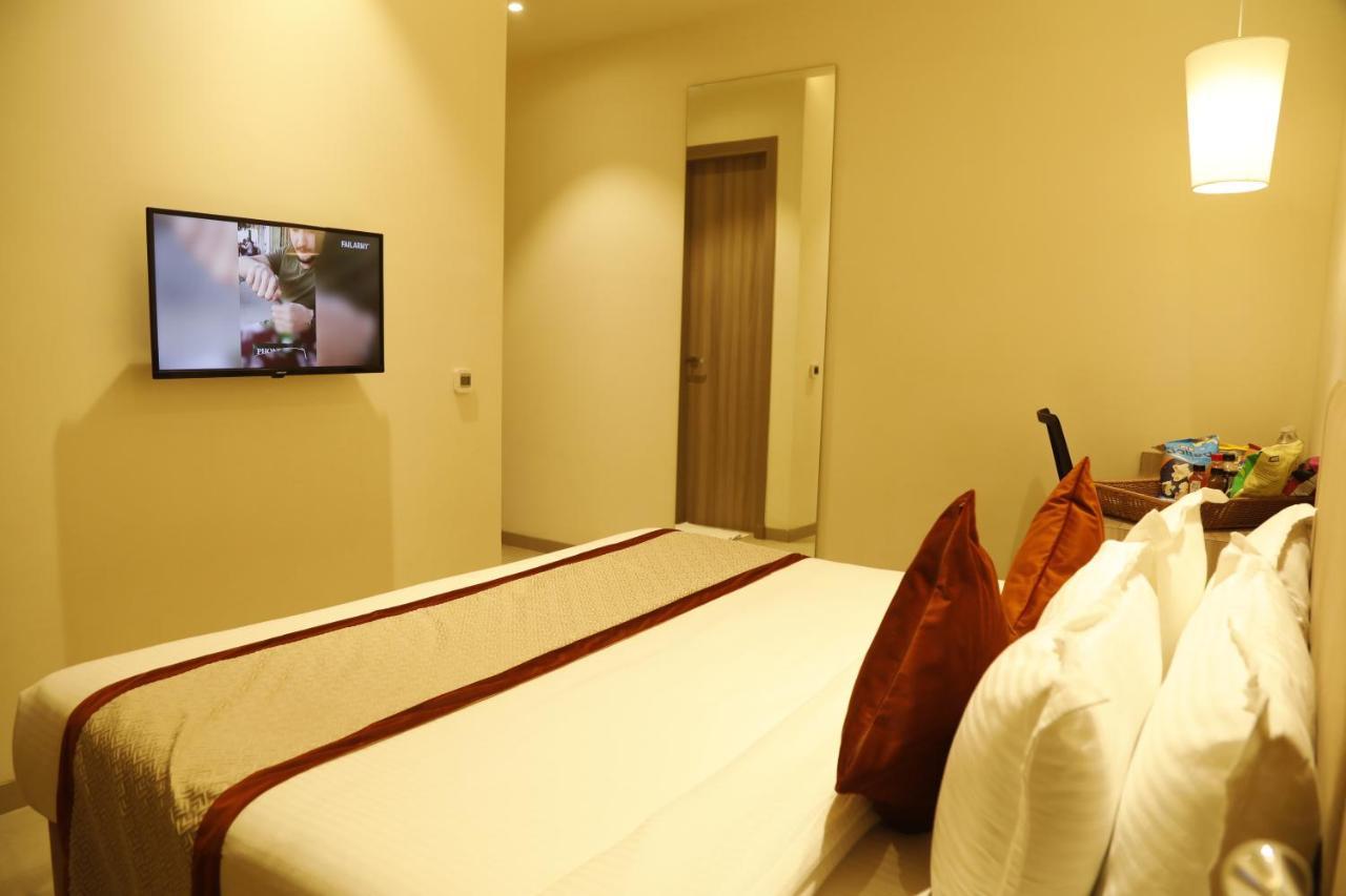 ורנאסי Hotel The Royal Vista מראה חיצוני תמונה